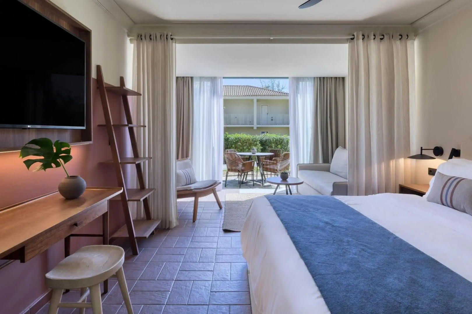 Domes Aulus Zante, Autograph Collection