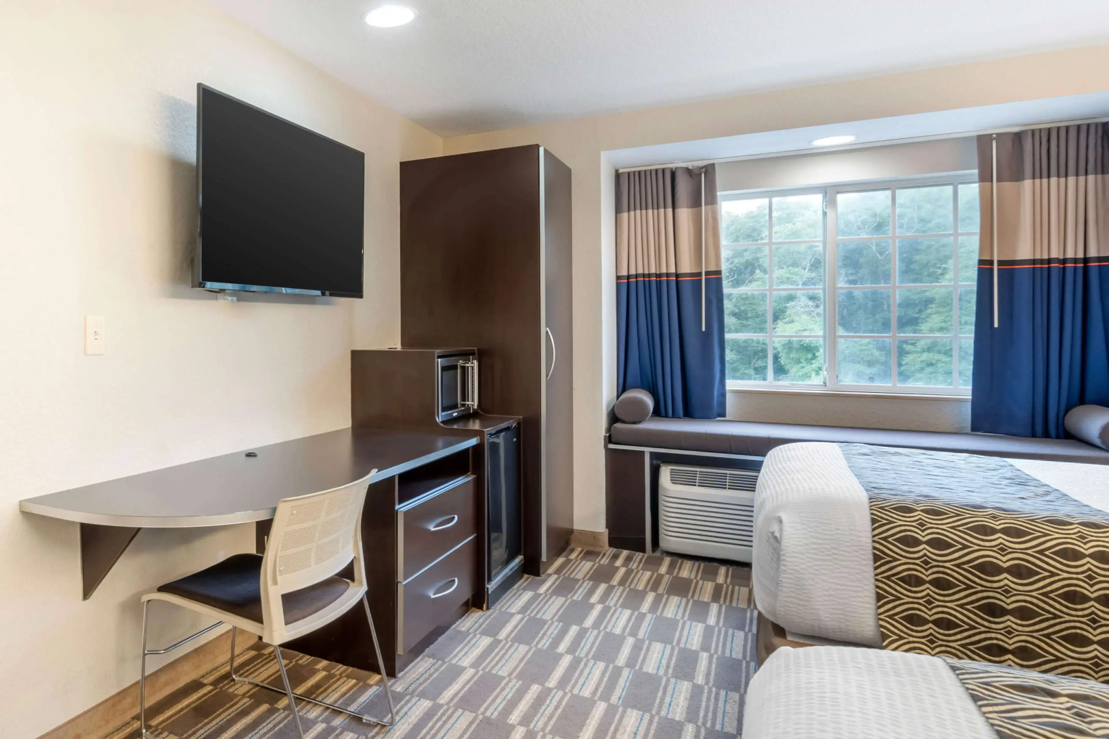 Microtel Inn & Suites by Wyndham Brooksville
