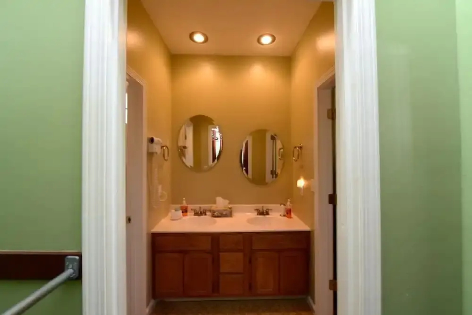 Forest Hill - 3 Br Home