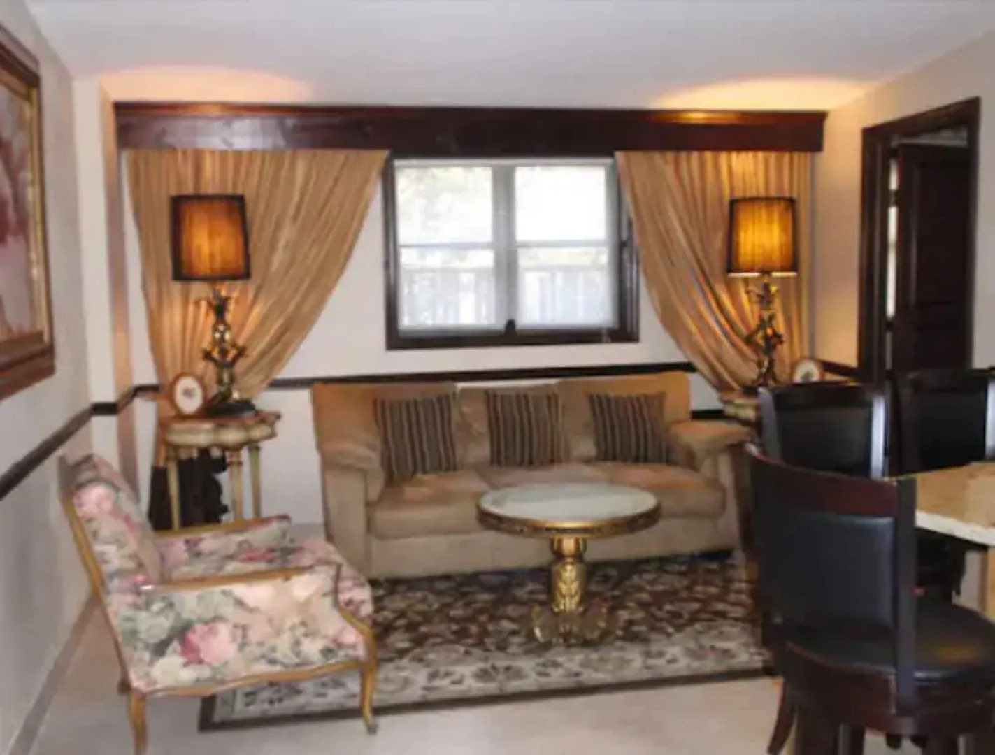 Chalet Inn & Suites Centerport