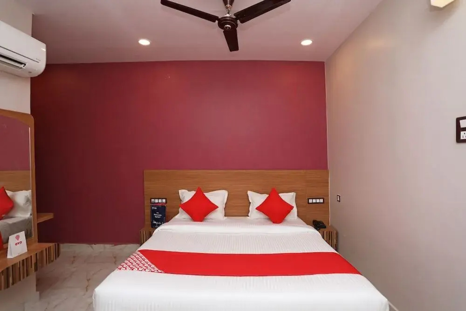 OYO 28645 Nirmalya Plaza