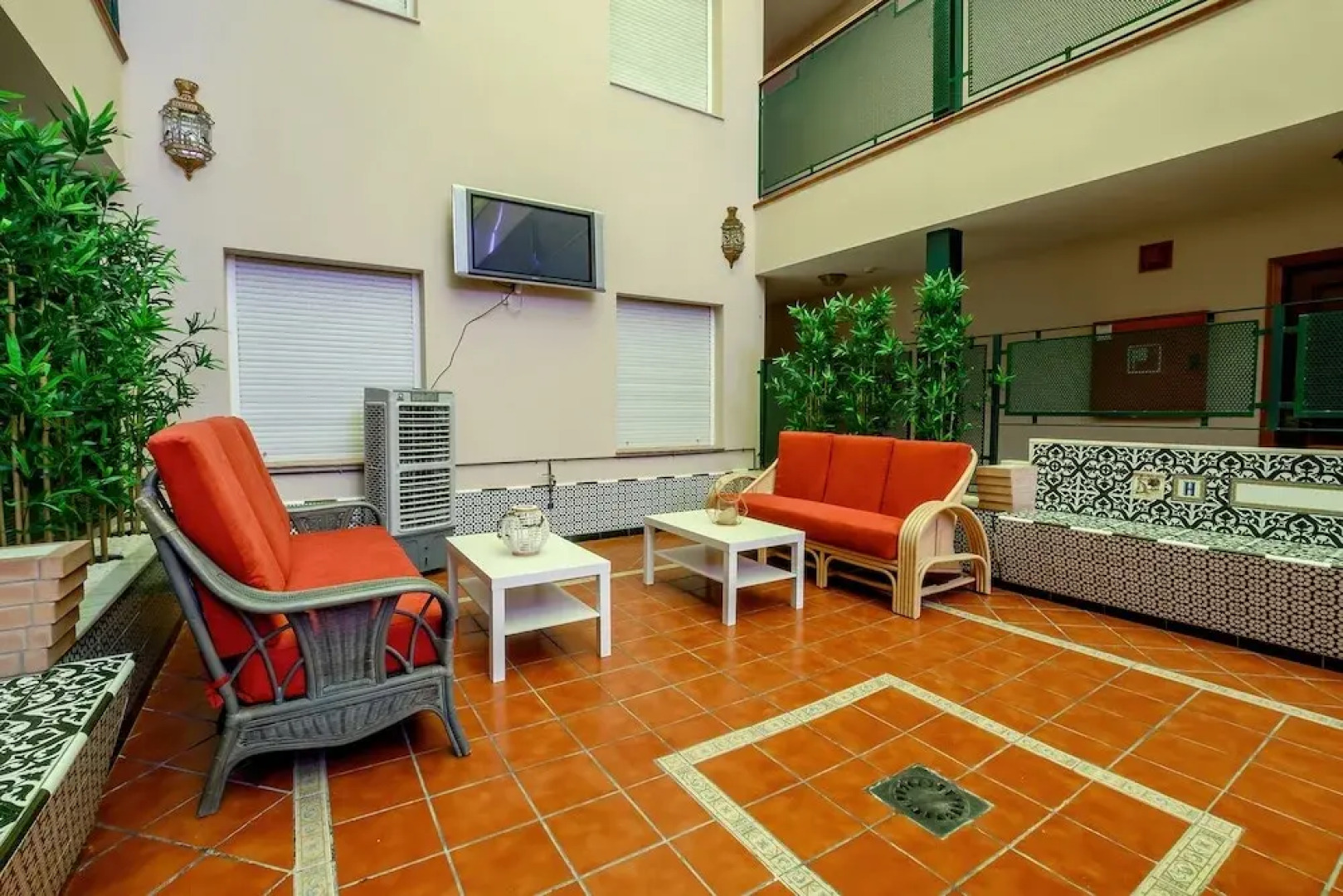 Отель H28 Camas