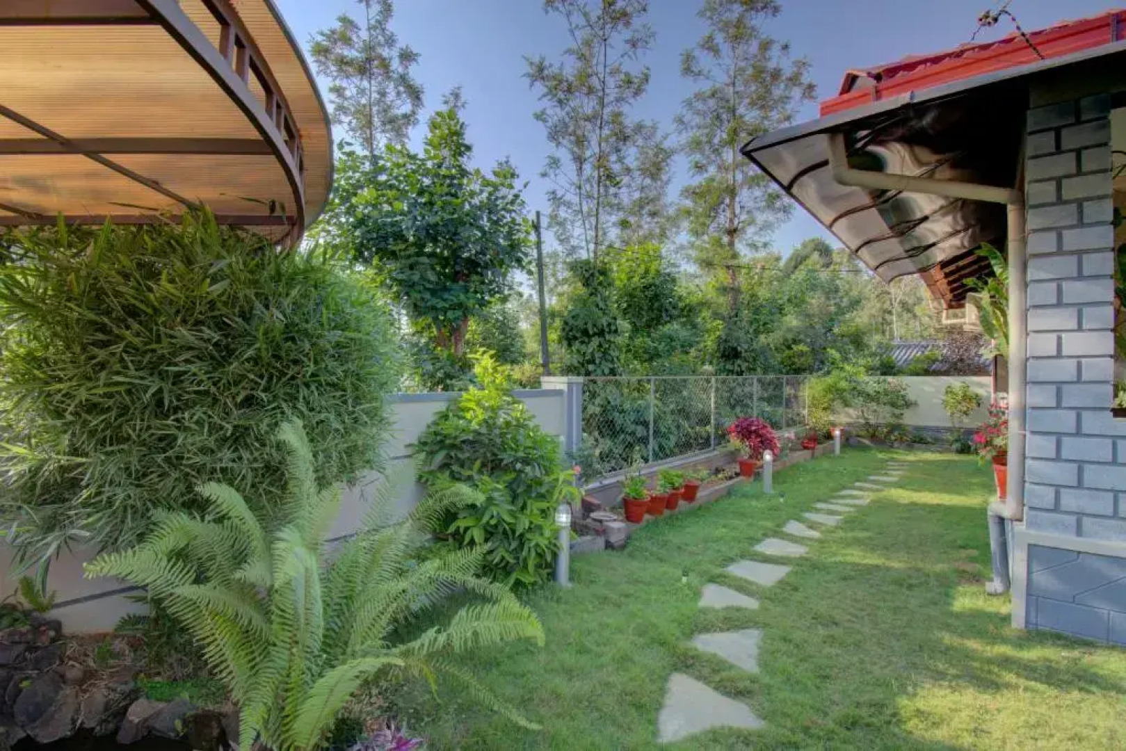 Srinikethana Home Stay with Swimming Pool