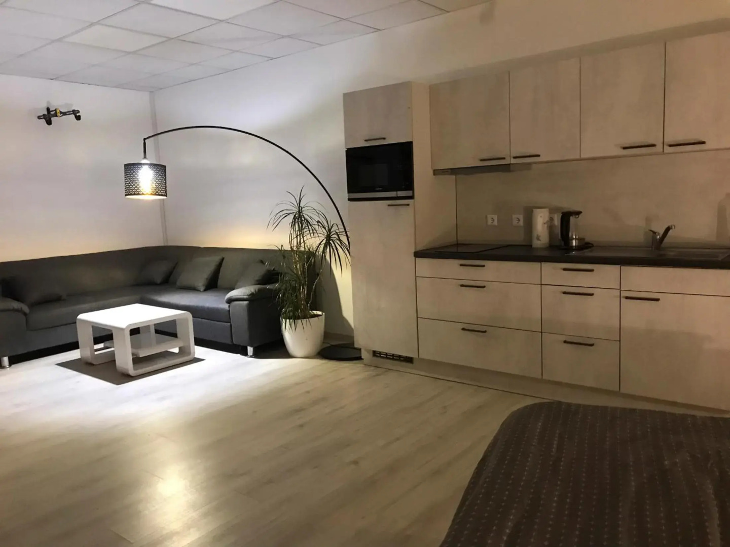 Whirlpool, Fußbodenheizung, Nintendo NES, Netflix, Wintergarten & Workspace