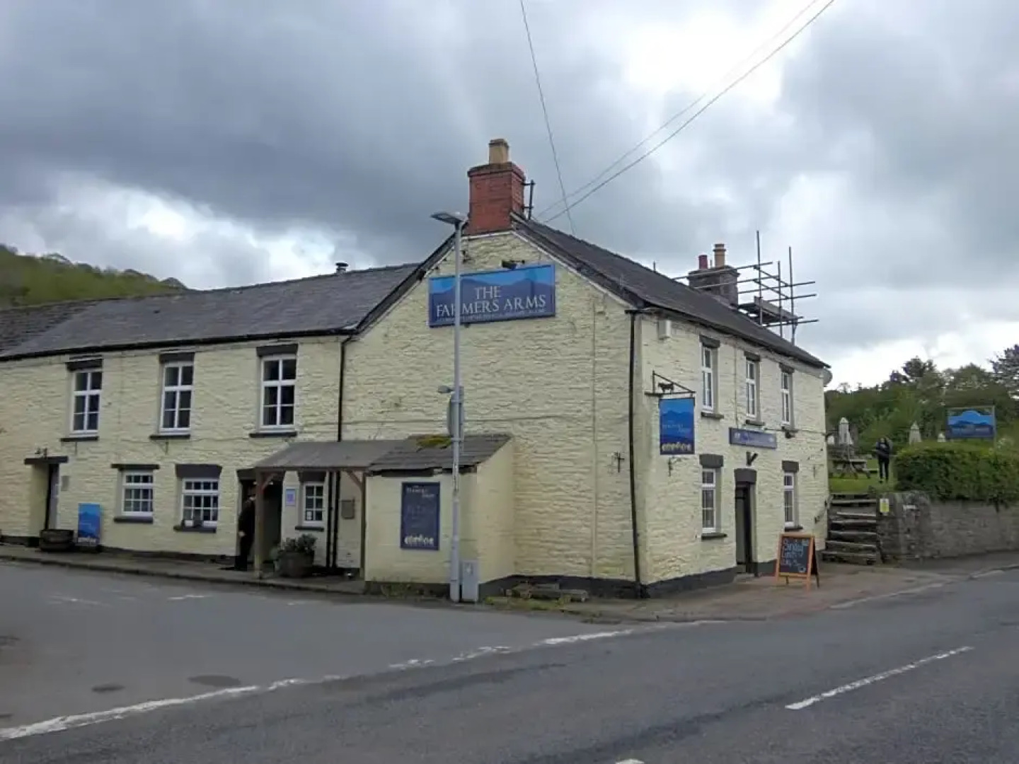 The Farmers Arms, Cwmdu
