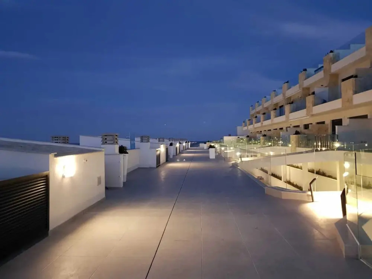 Luxury Apartment on the Beach with Pool 6