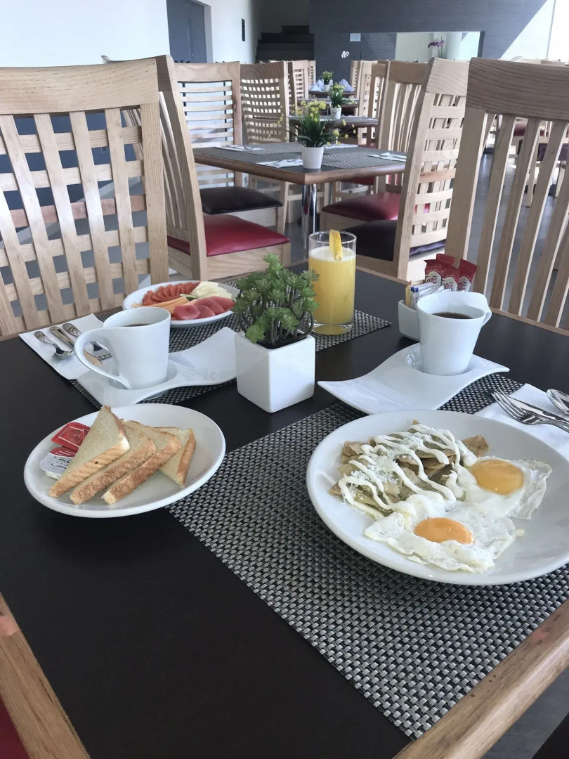 Best Western Plus Metepec & Suites