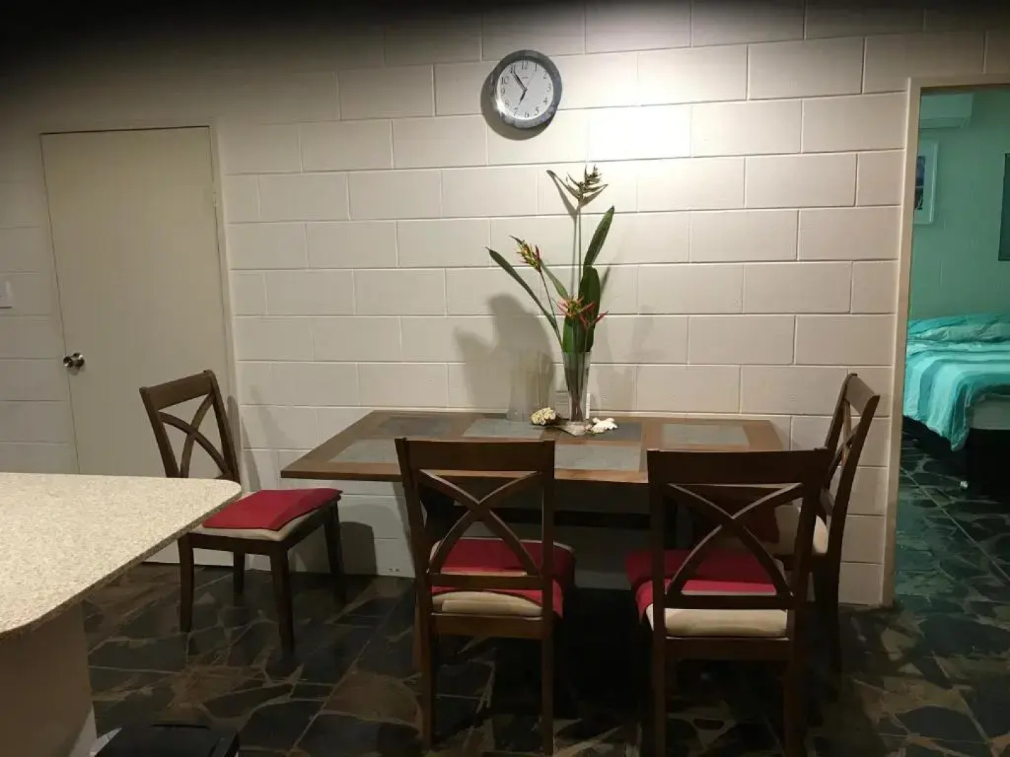 Royal Palm Cottage, Entire two bedroom 2 bathroom house with Pool