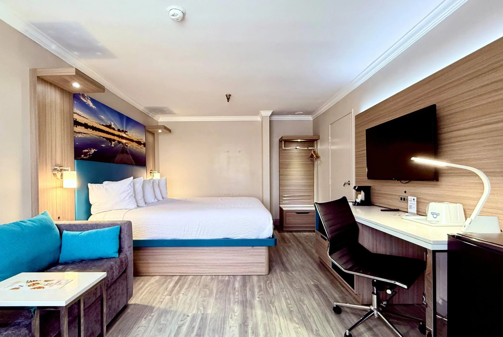 Days Inn by Wyndham Los Angeles LAX/Redondo/Manhattan Beach