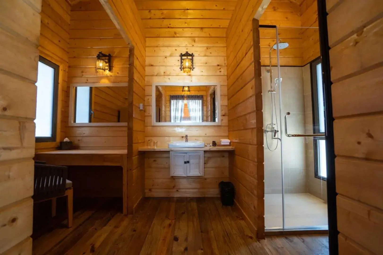 Mari Mari Backpackers Lodge, Mantanani Island