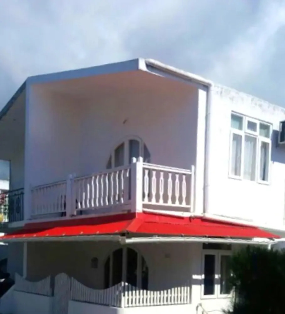 House With in Pereybere With Pool Access and Enclosed Gard