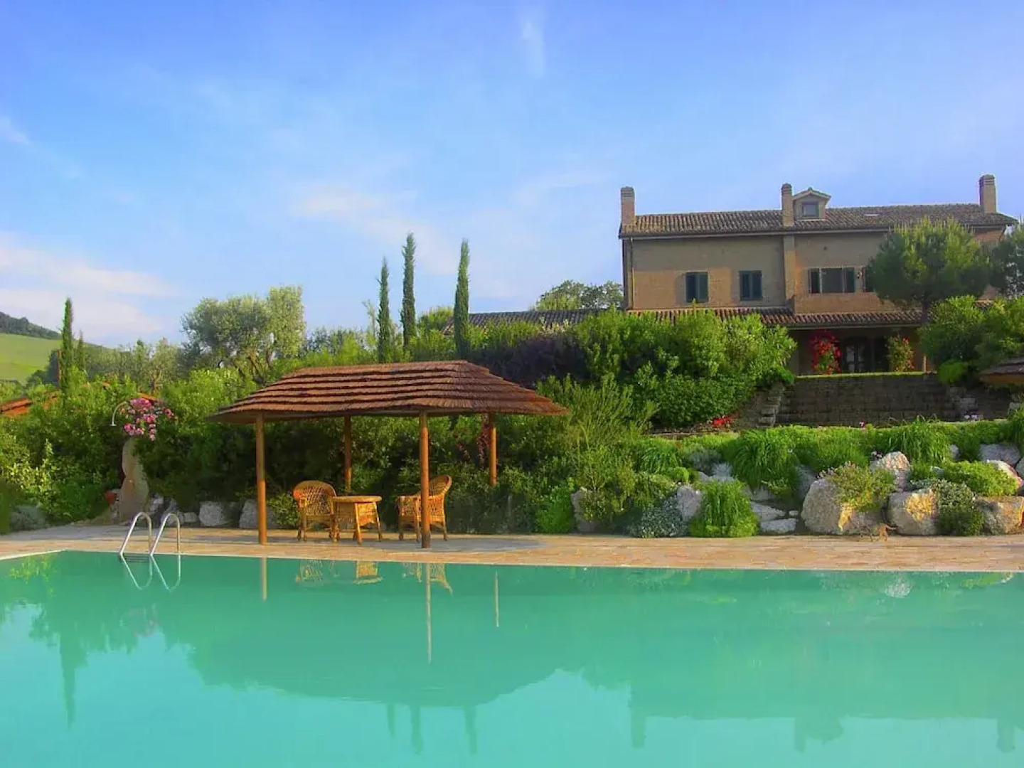 Luxurious Villa in Montelupone With Private Swimming Pool