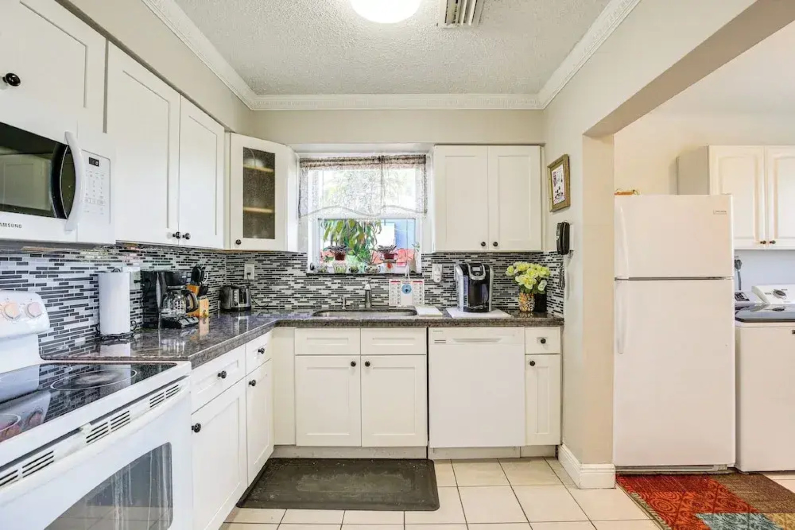 Ft Lauderdale Getaway w/ Yard ~ 4 Mi to Beach!