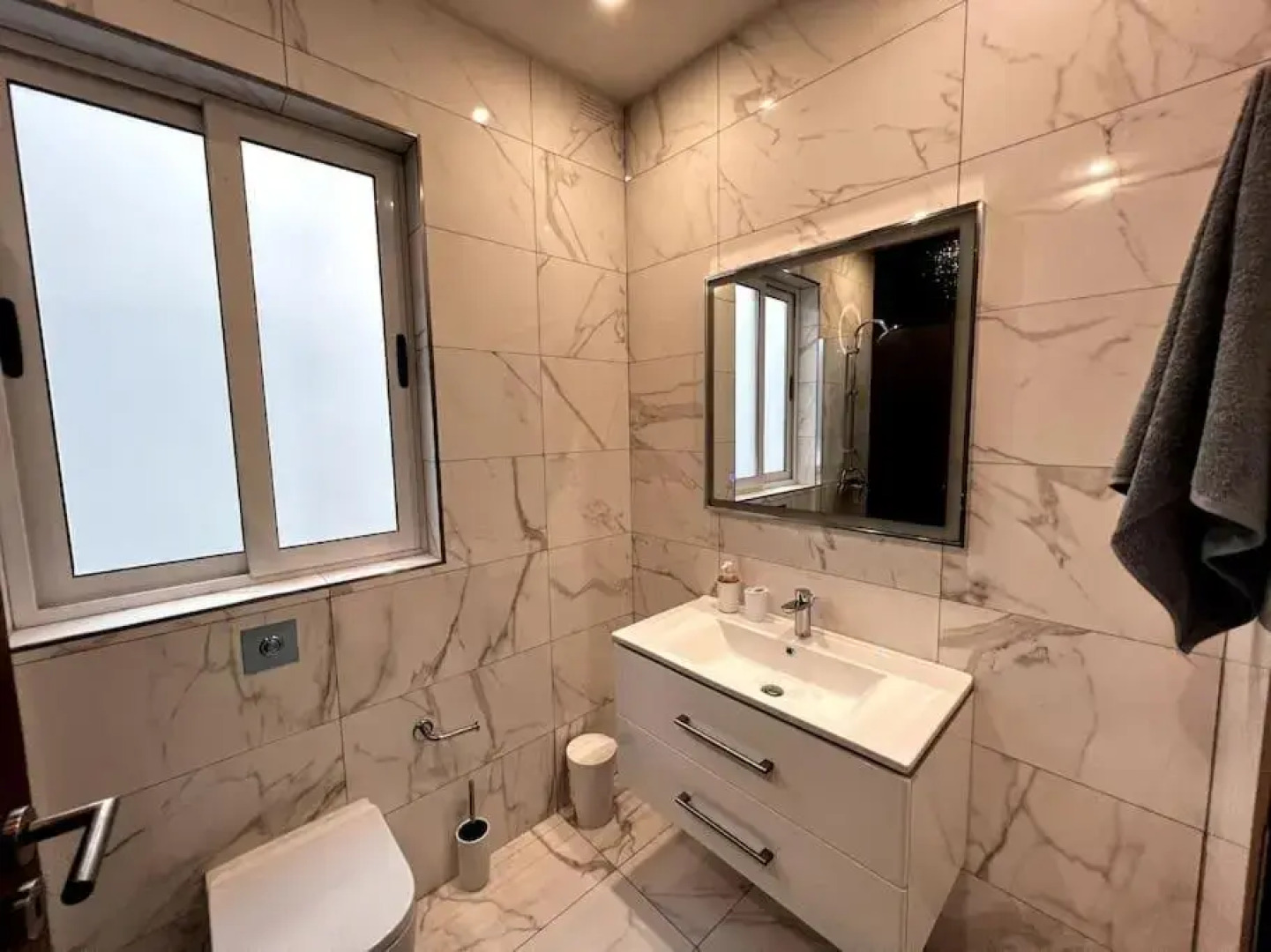 Viewline SeaView Modern 3 Bedroom Apartment