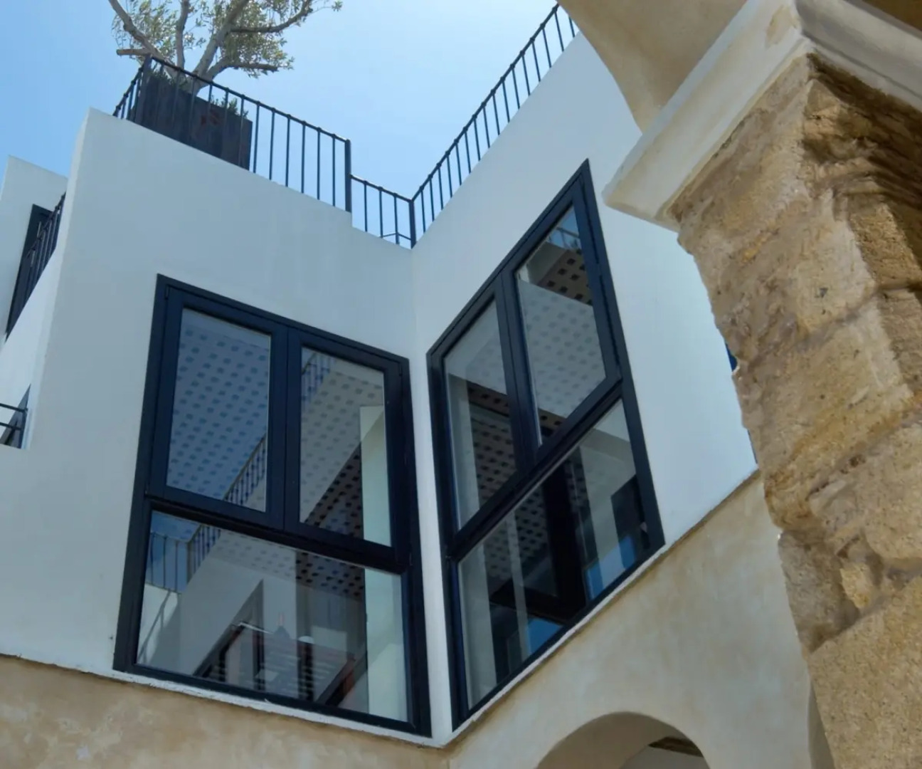 Boutique Hotel V-by Grupo Tribu