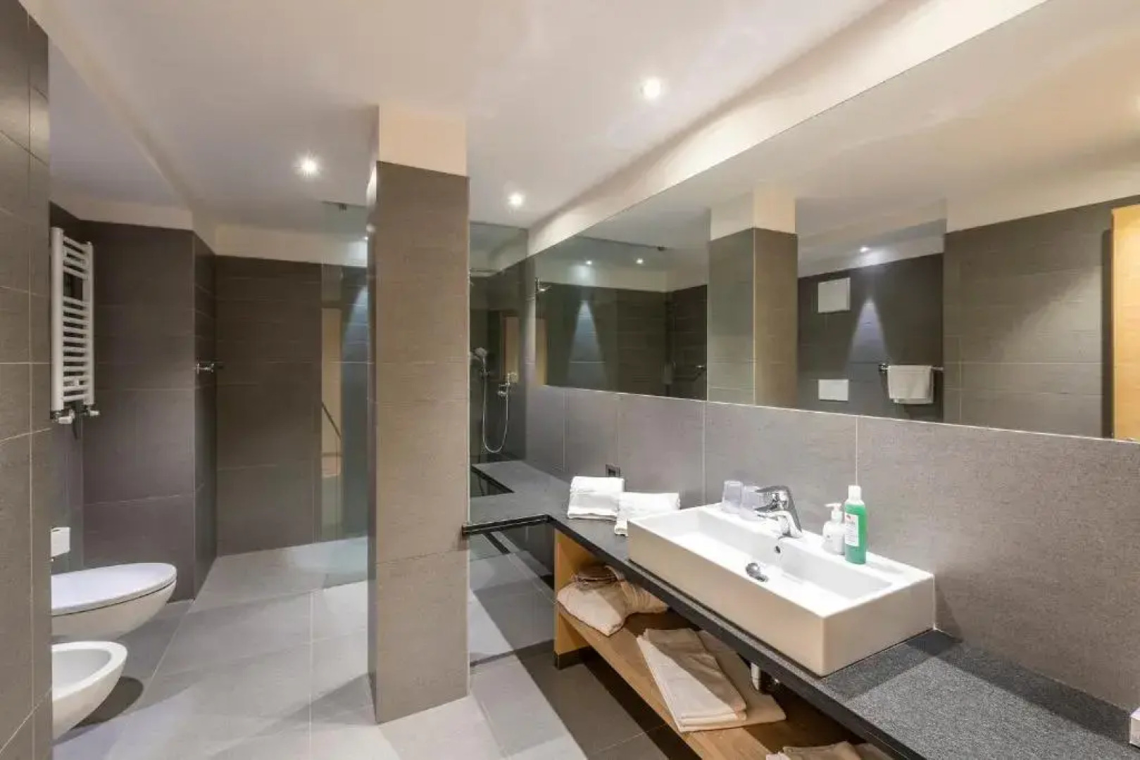 Design And Suite Hotel Ciarnadoi