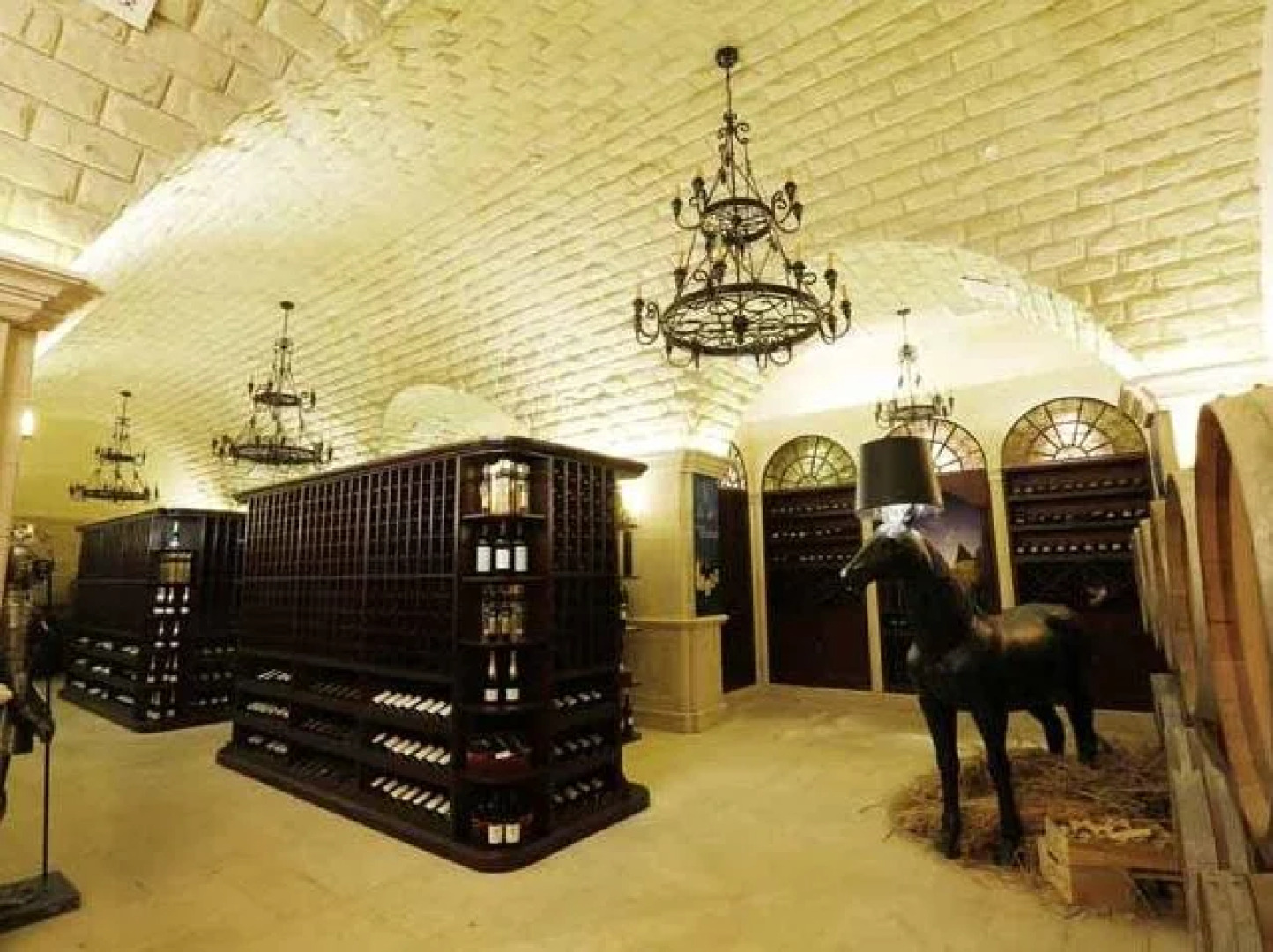 Golden Elephant Golf Hotel