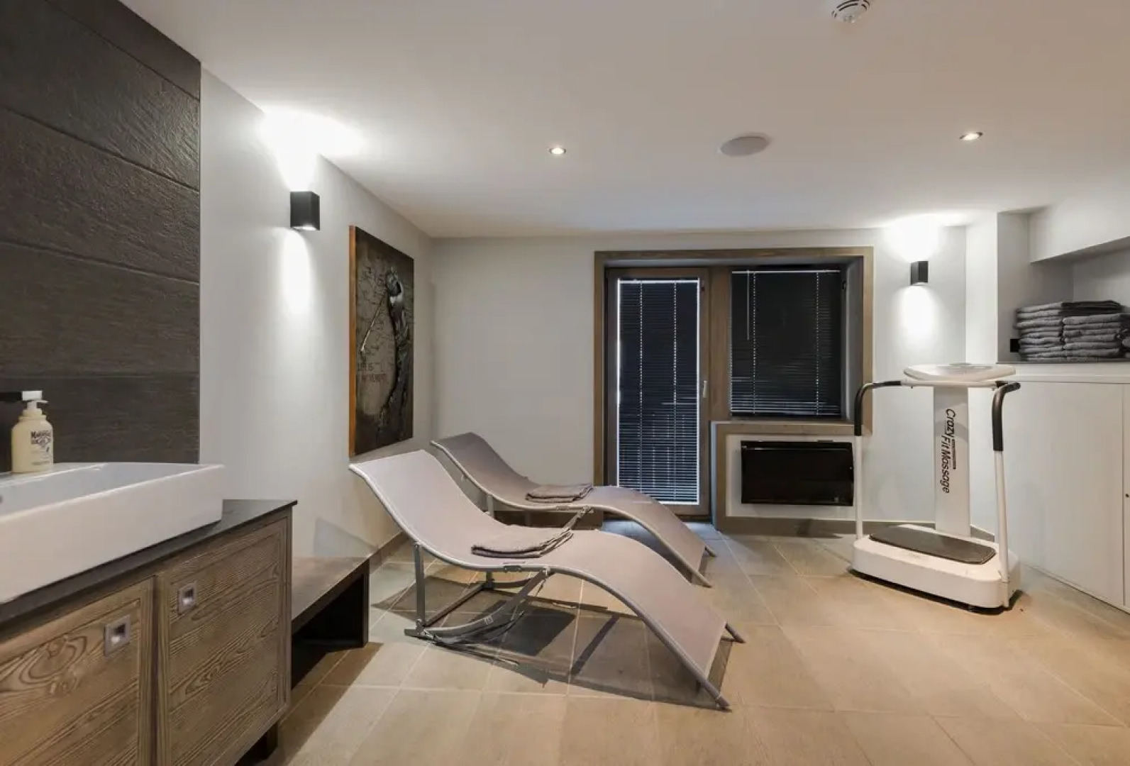 Victoria Lodge, Friendly Hotel