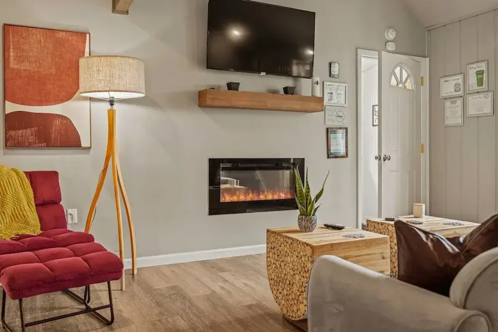 Inn the Poconos by Avantstay Private Lake Access Enclosed Hot Tub