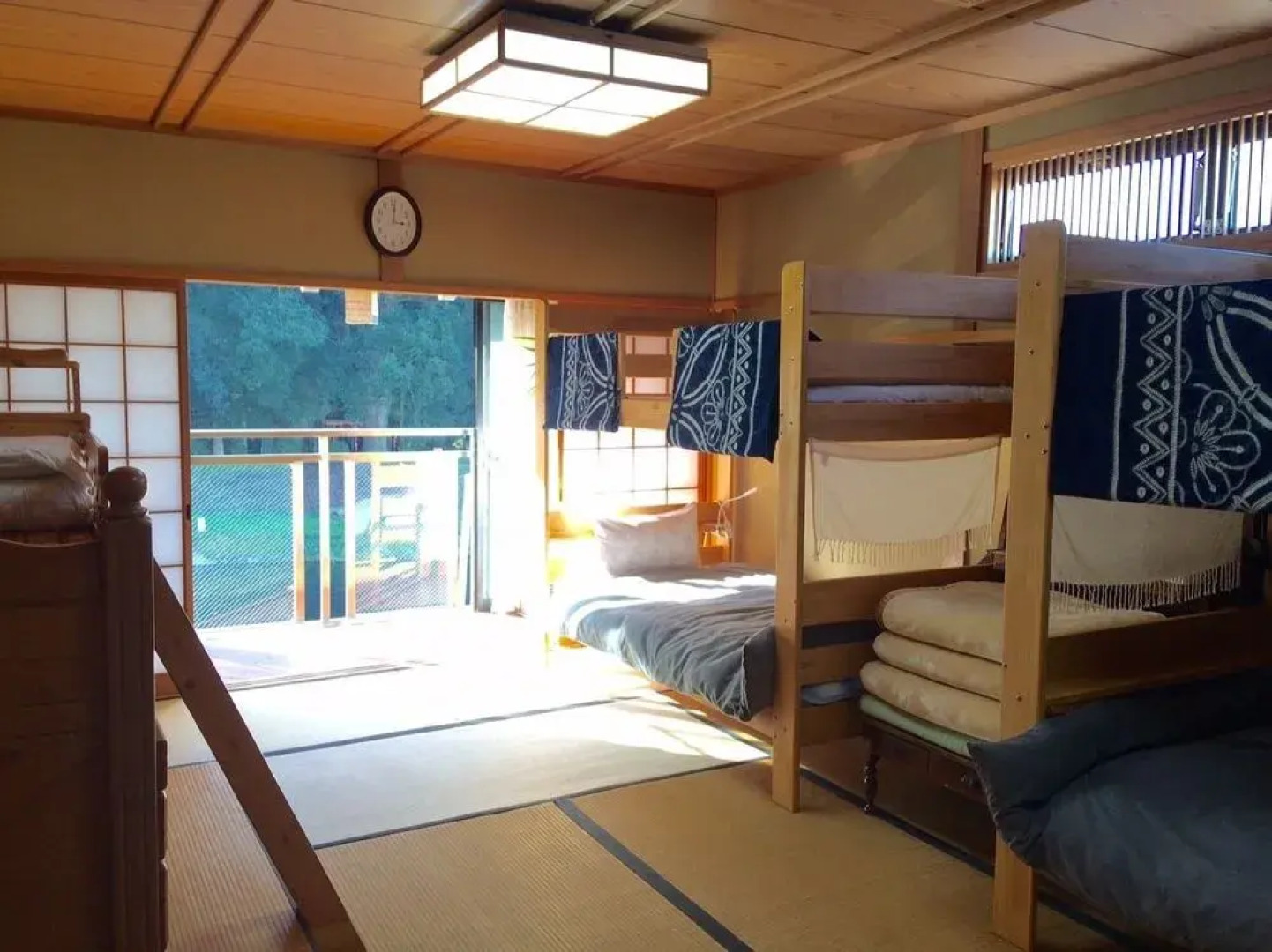 Yasuragi Guest House & Bar