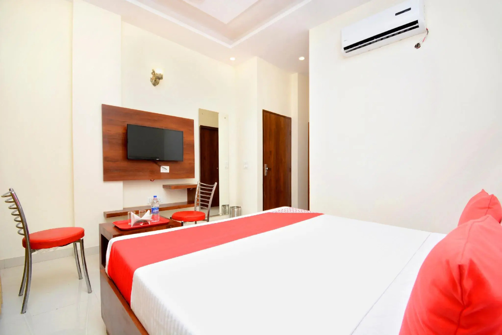 OYO 27061 Hotel Magnum