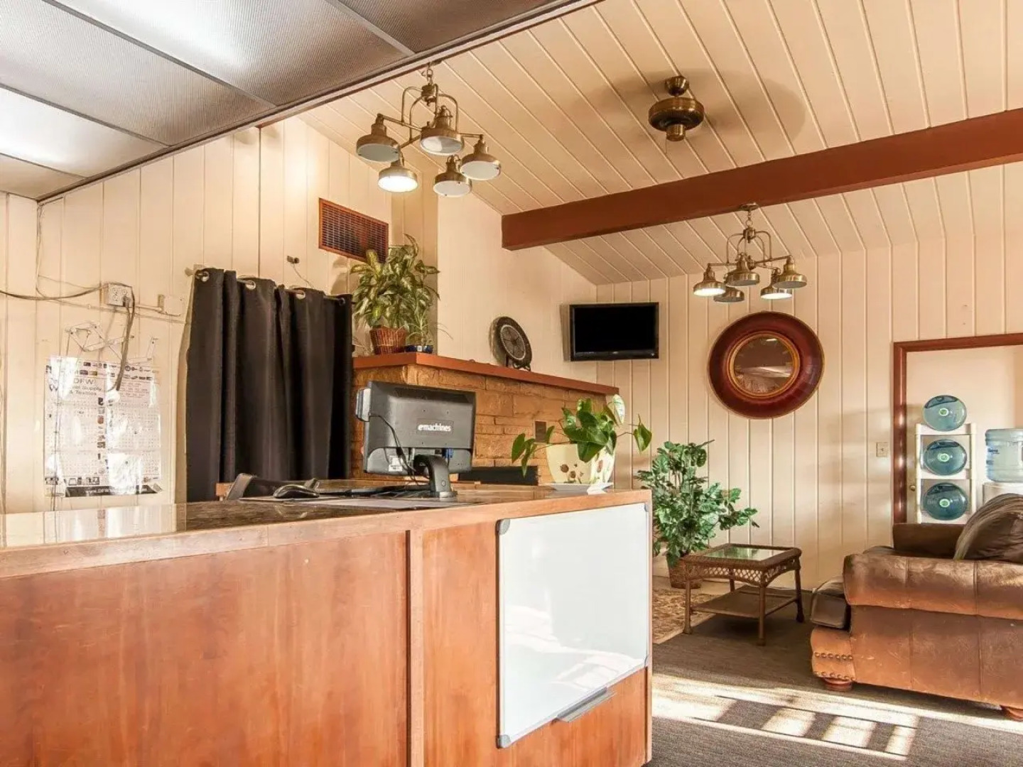 Rodeway Inn & Suites