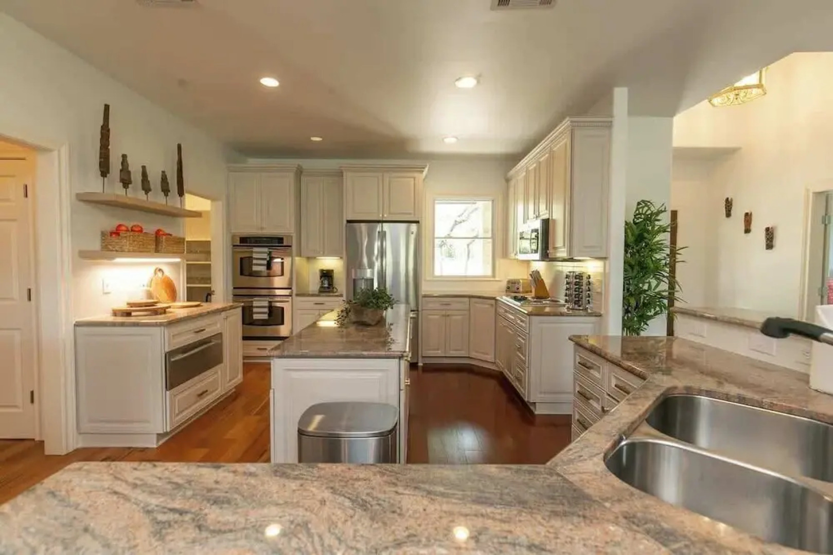 Spicewood Lodge W/pool, Hottub