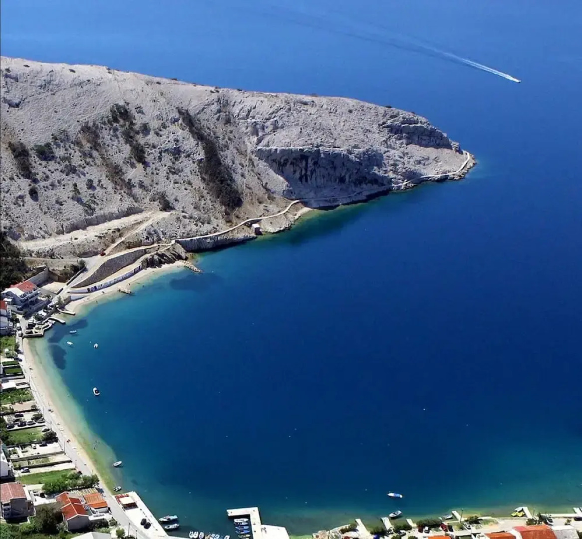 Tranquil Holiday Home in Metajna With Balcony