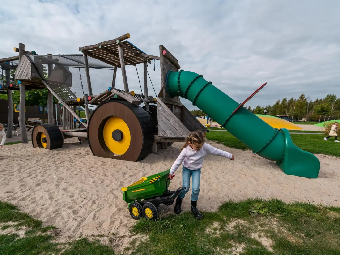 Wooden chalet with microwave, on a holiday park near three national parks