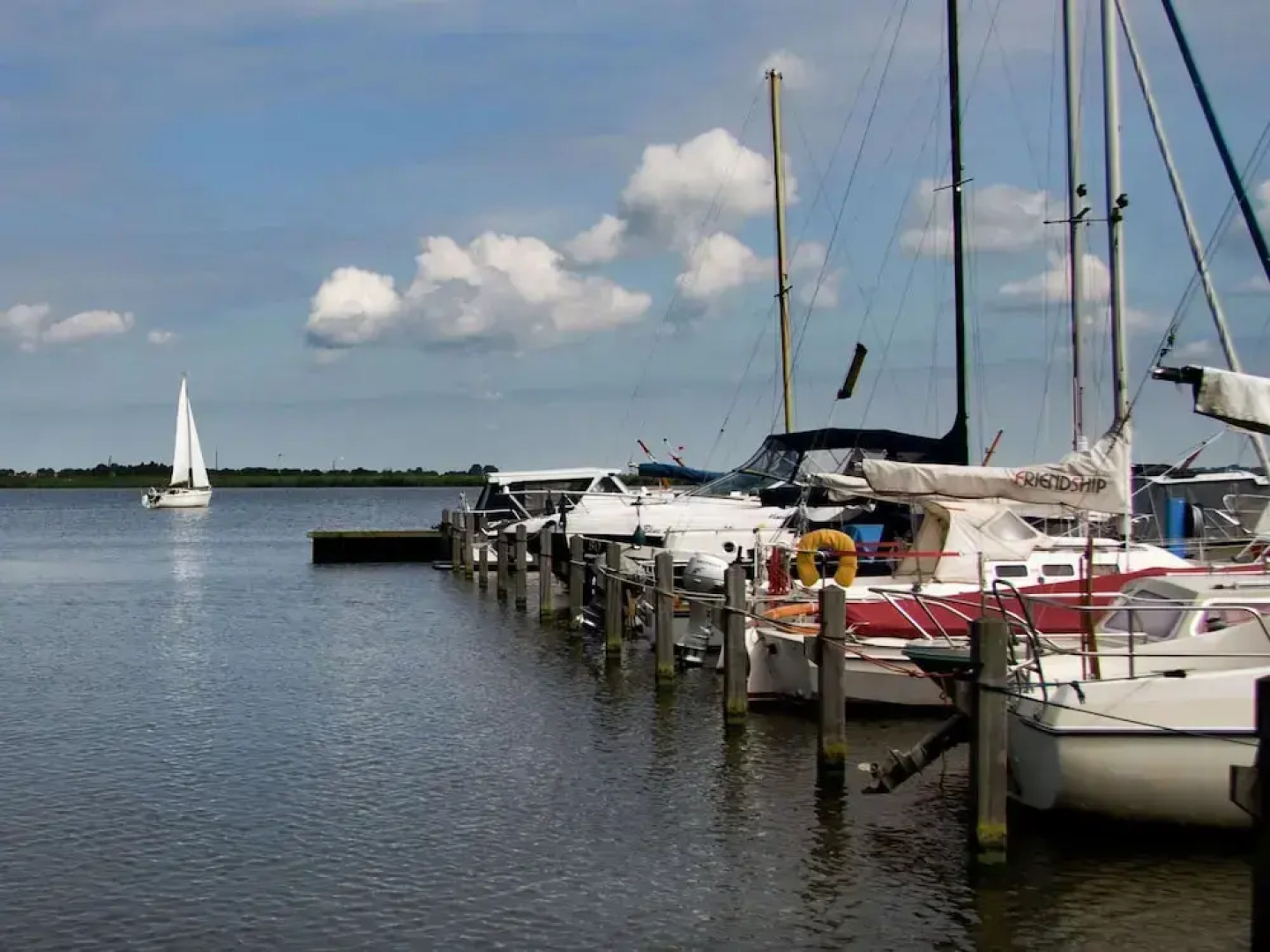 Nice Houseboat with Dishwasher near Amsterdam