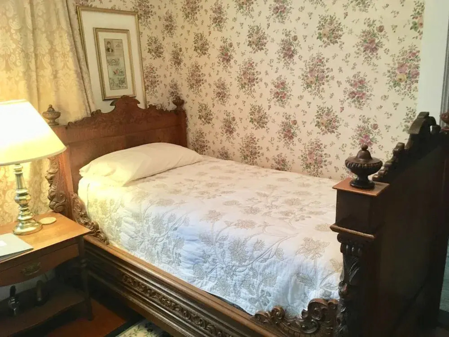 Old Iron Inn Bed and Breakfast