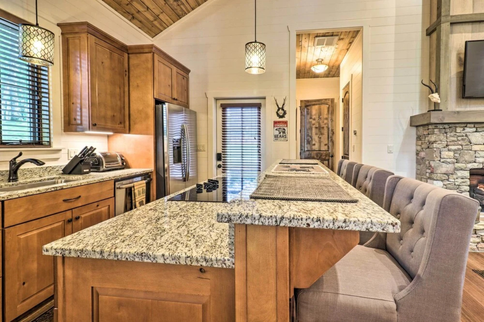 Serene Mountain Retreat! Rural Glenville Craftsman