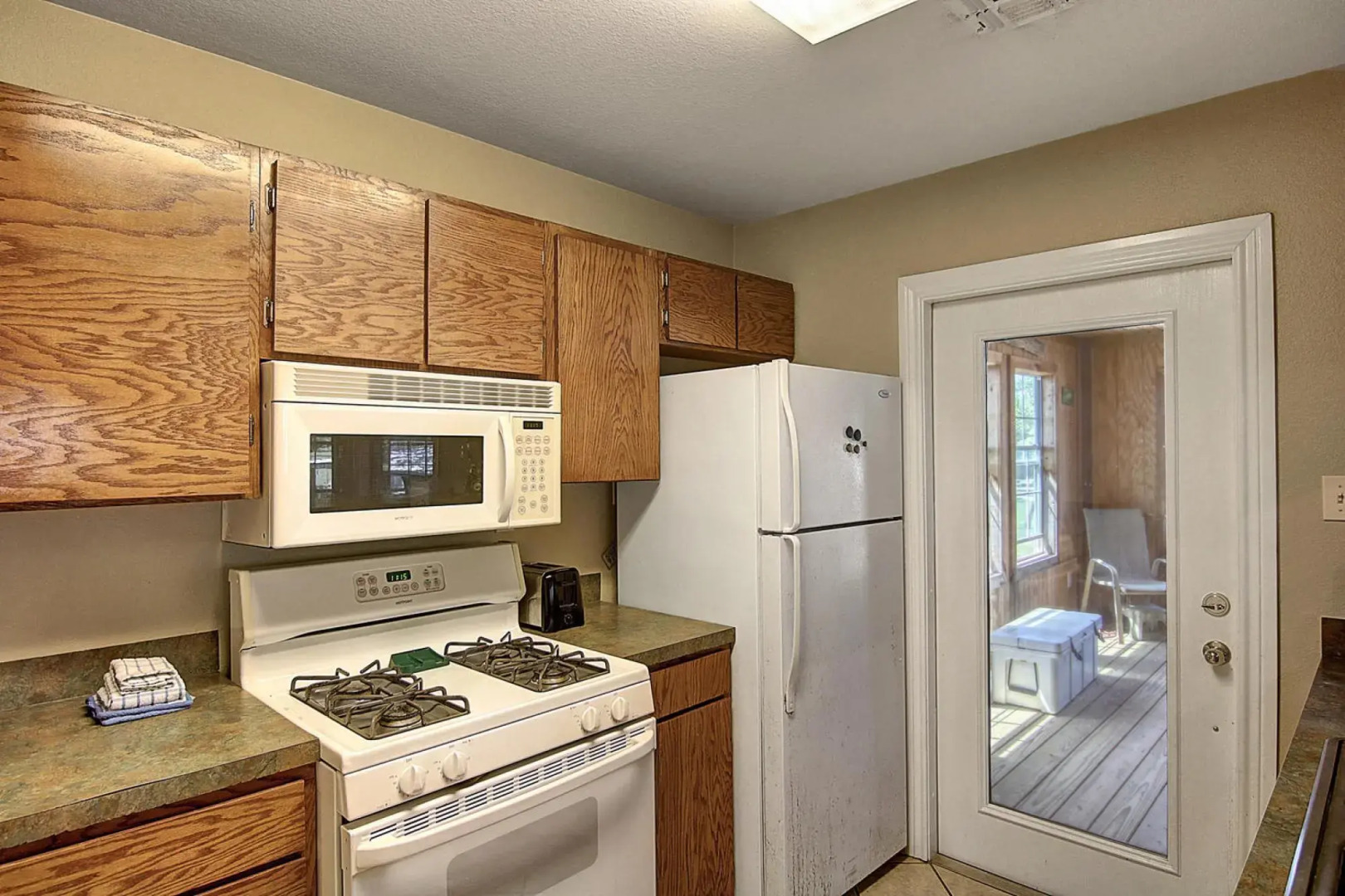 Fantasy Oaks Lodge 4 Bedroom Home by RedAwning