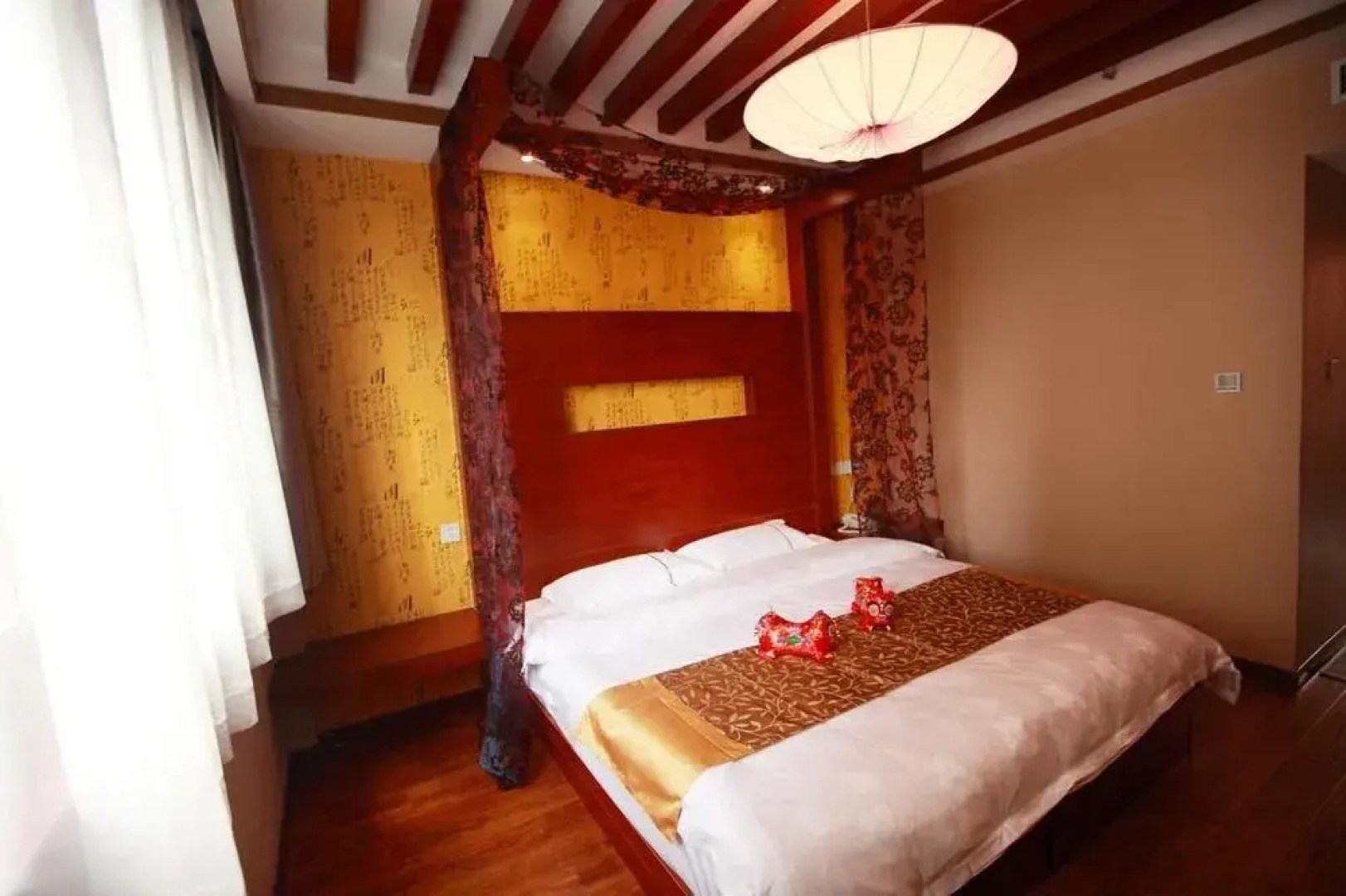 阳光纳里客栈(开封清明上河园店)