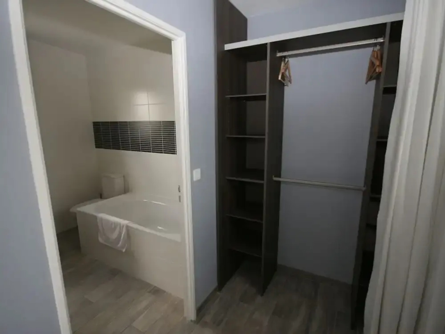 Beautiful Modern Villa With Pool, Jacuzzi and a Luxury Kitchen Island