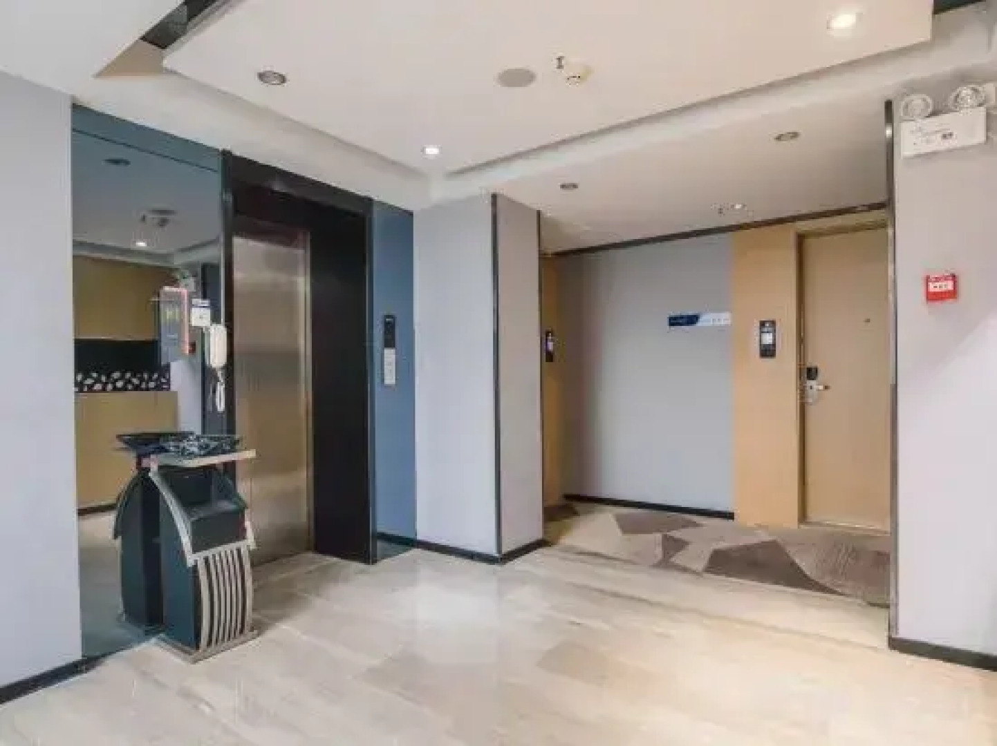 Yasite Hotel (Suizhou Wenfeng Caodianzi Street Branch)