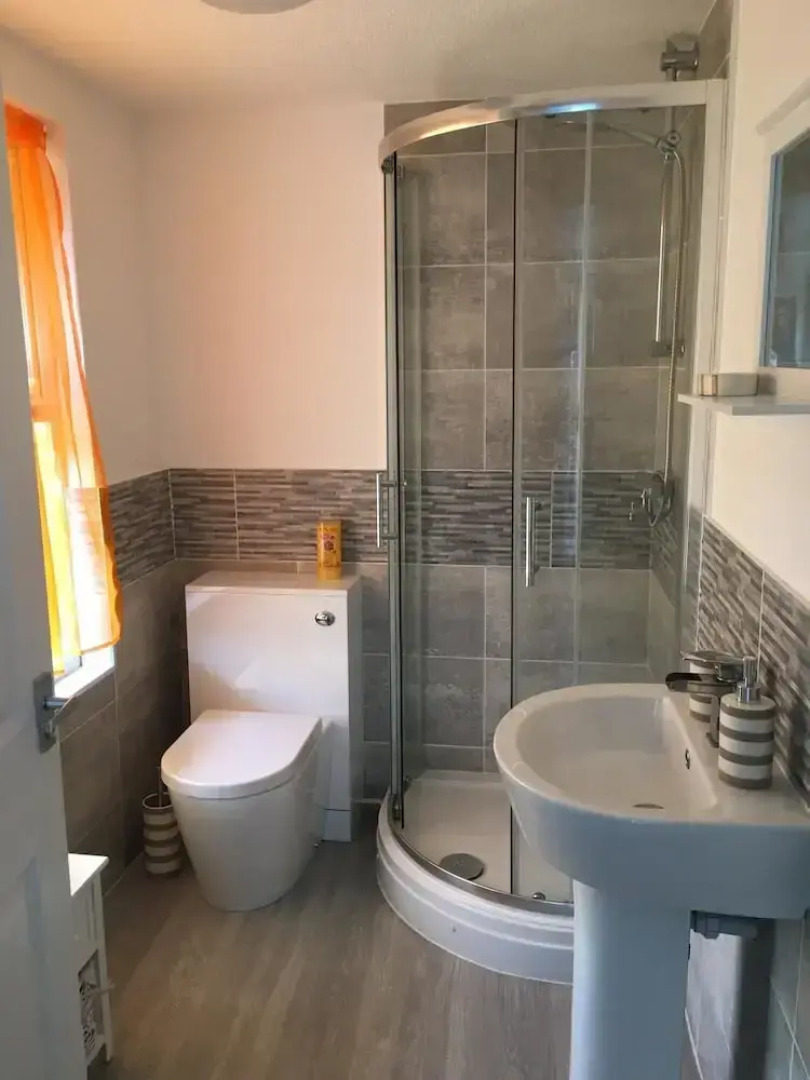 NEW Irisplace Liverpool @ New Strand