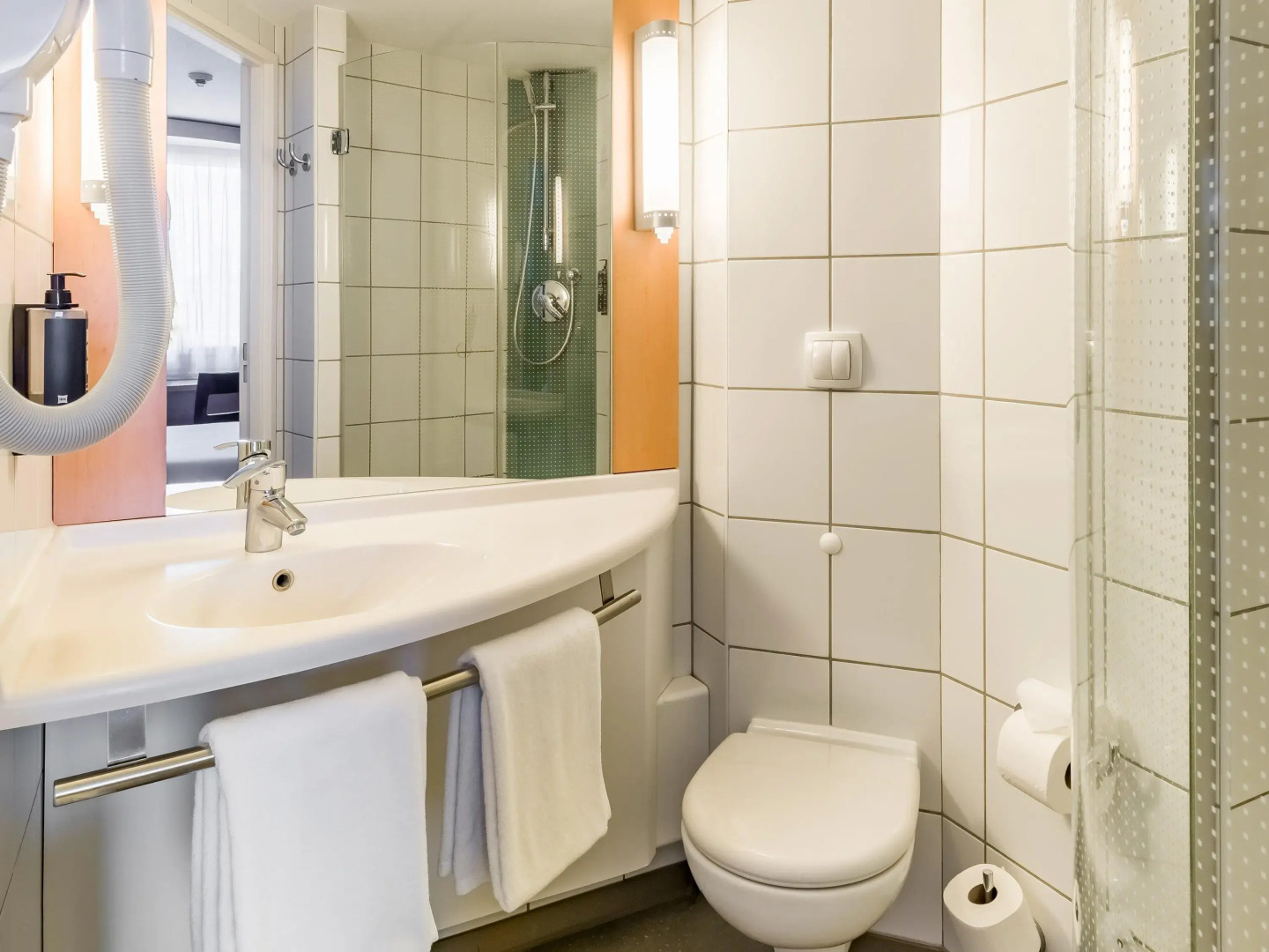 ibis Warszawa West Station