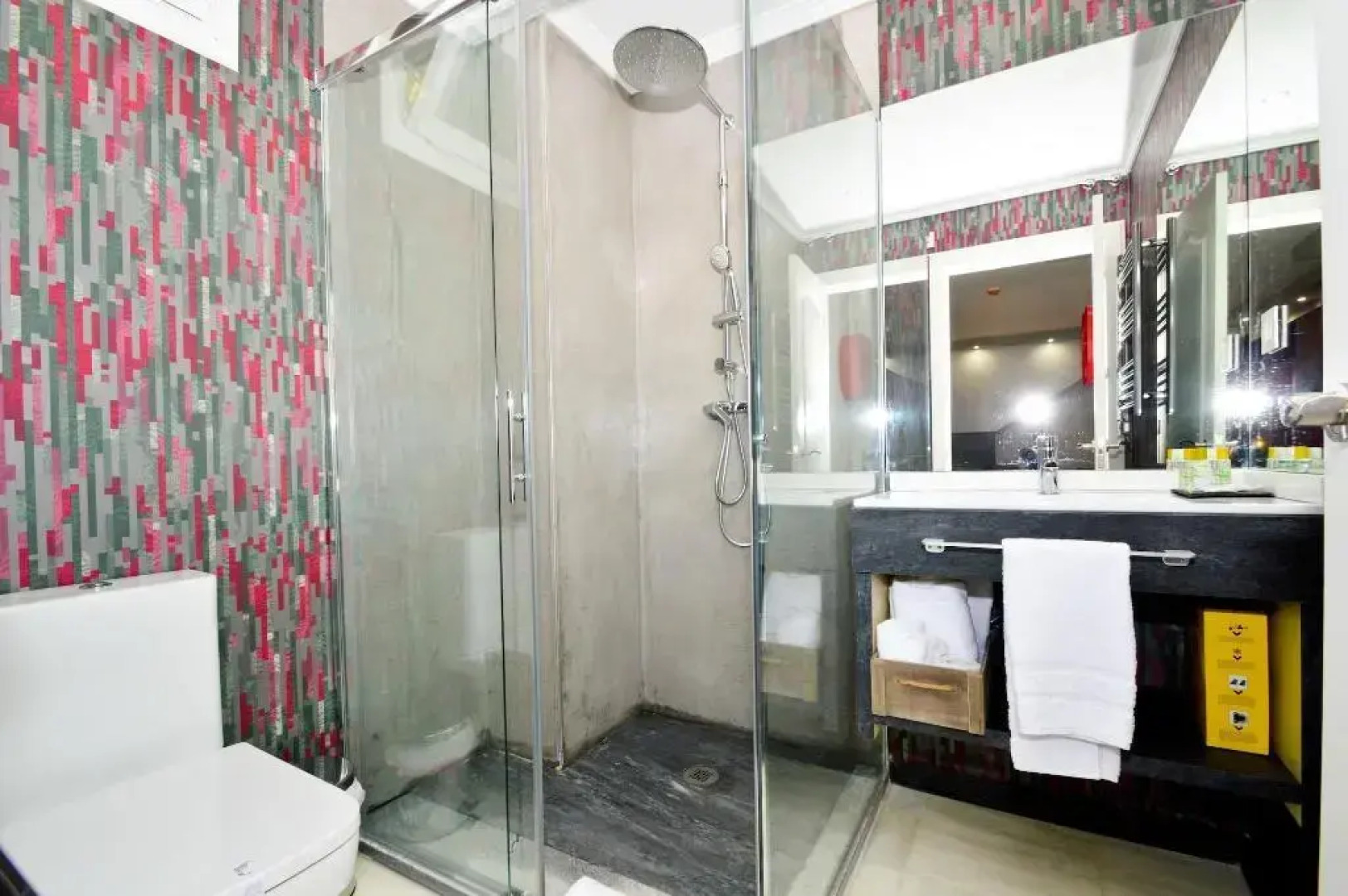 The Zentral Arenal Suites