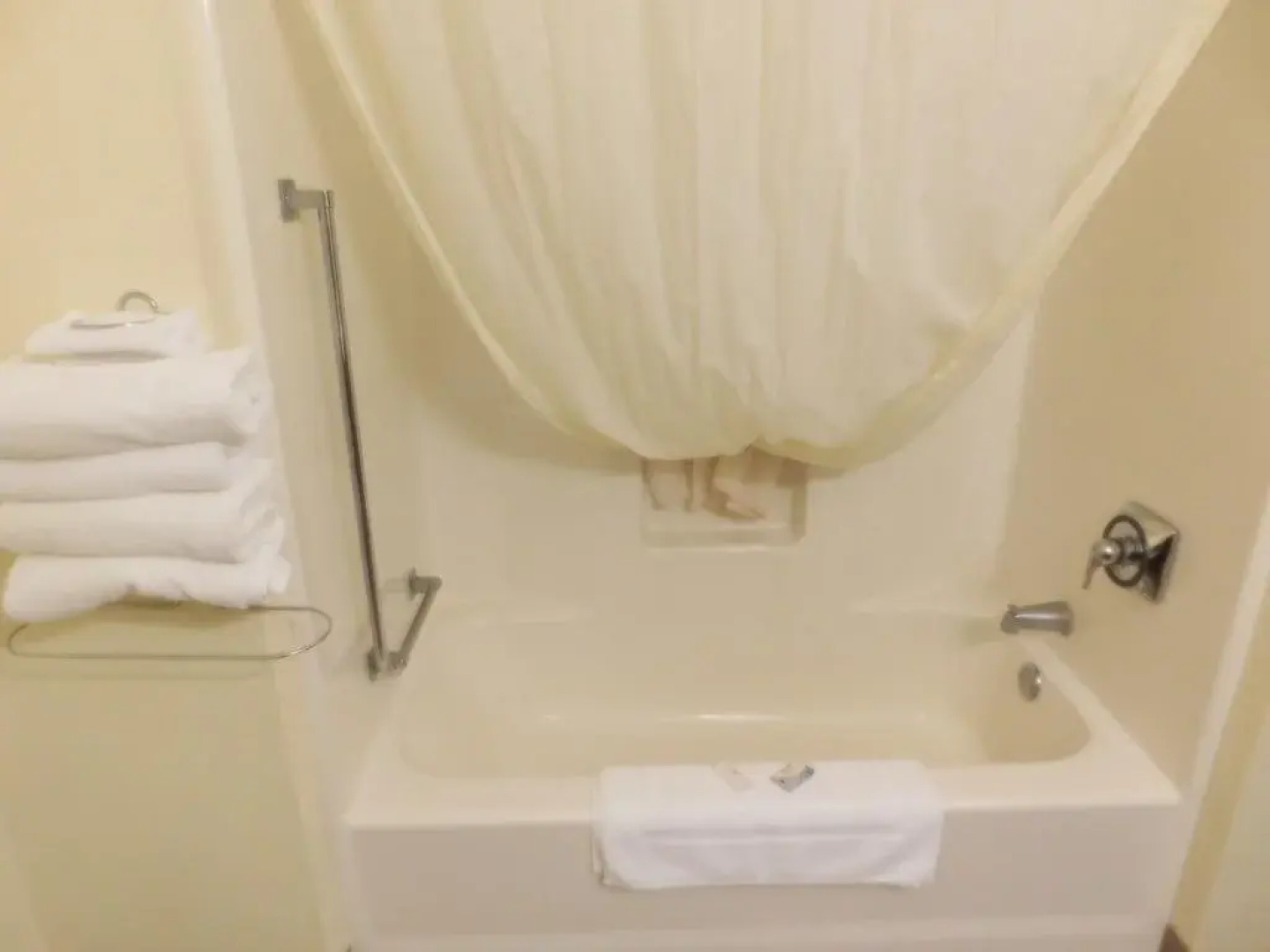 AmeriVu Inn and Suites