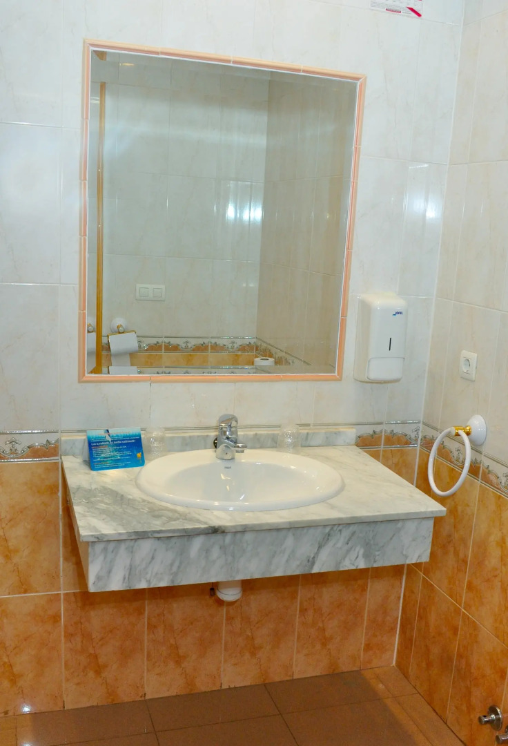 Hostal Valdepeñas by Bossh Hotels