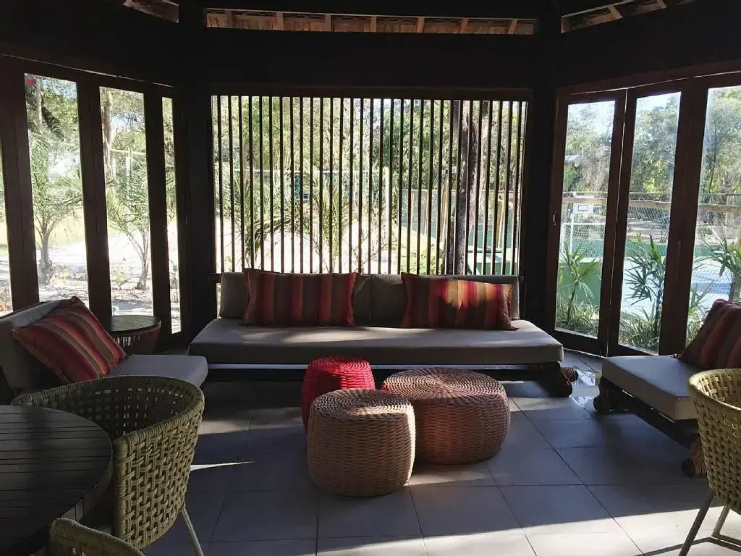 PRAIA DO FORTE ! Vilage de 80 m2 a 600 metros da vila