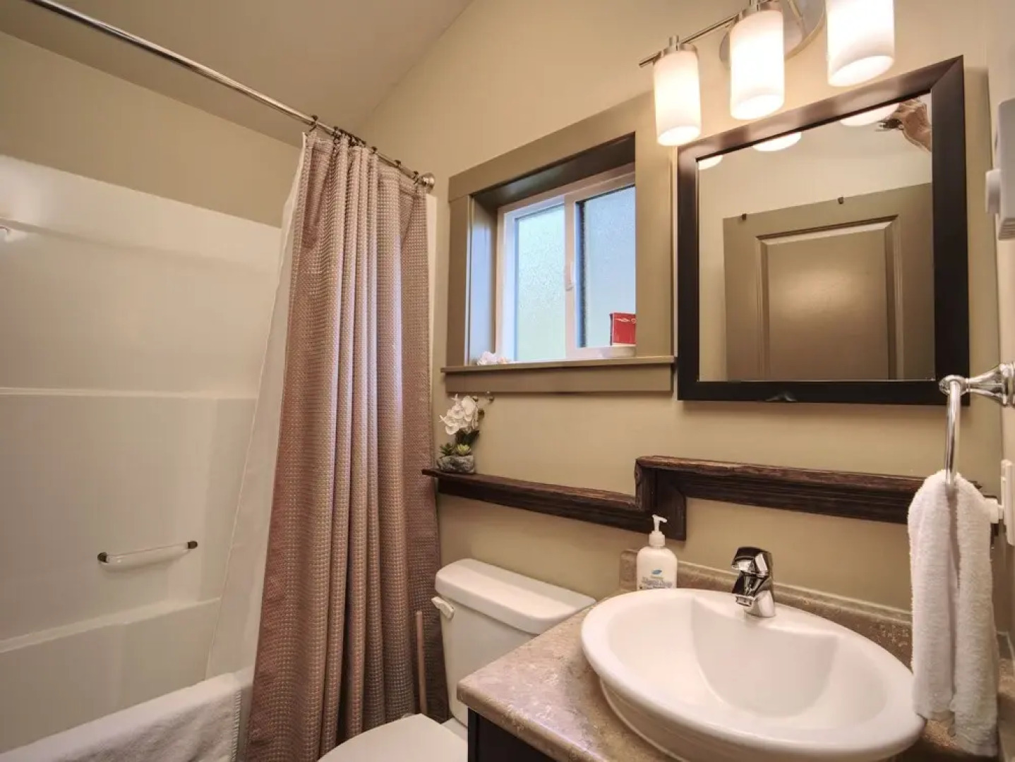 Handsome Dan's Port Renfrew