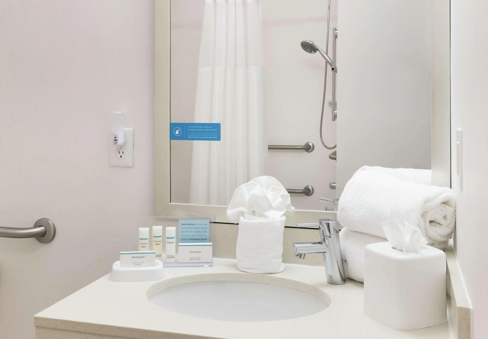 Hampton Inn & Suites Pensacola I-10 N at Univ. Town Plaza