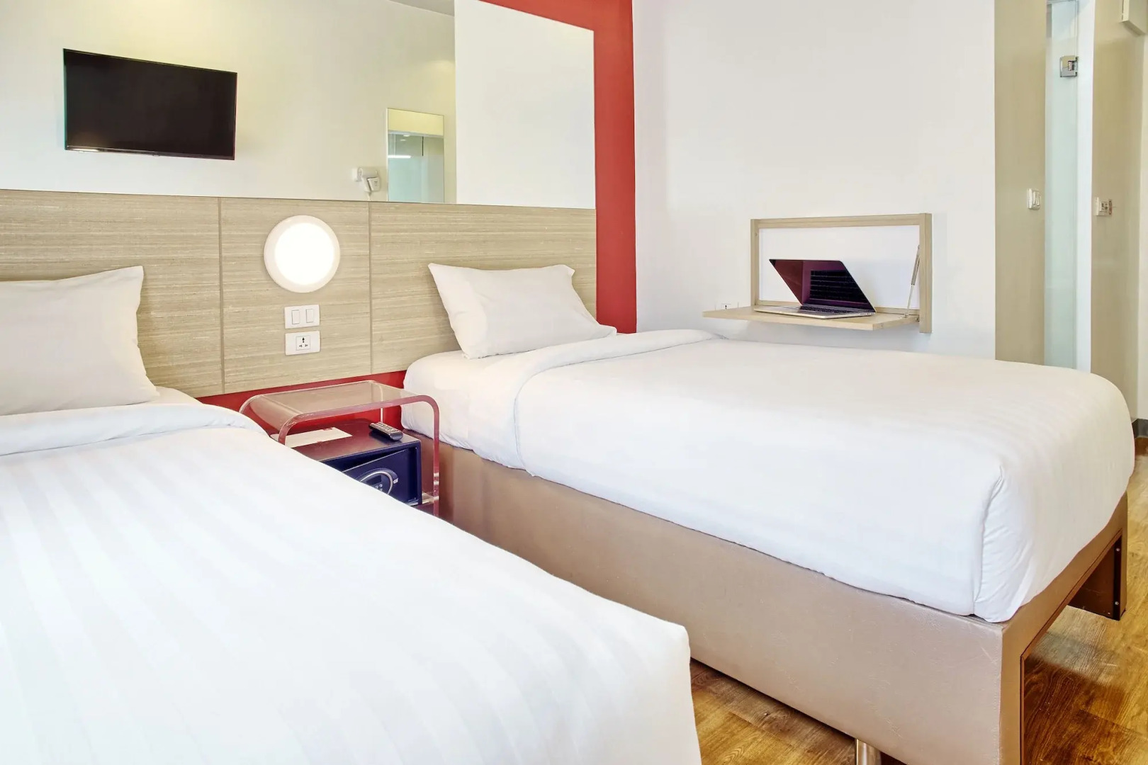 Red Planet Manila Malate Mabini