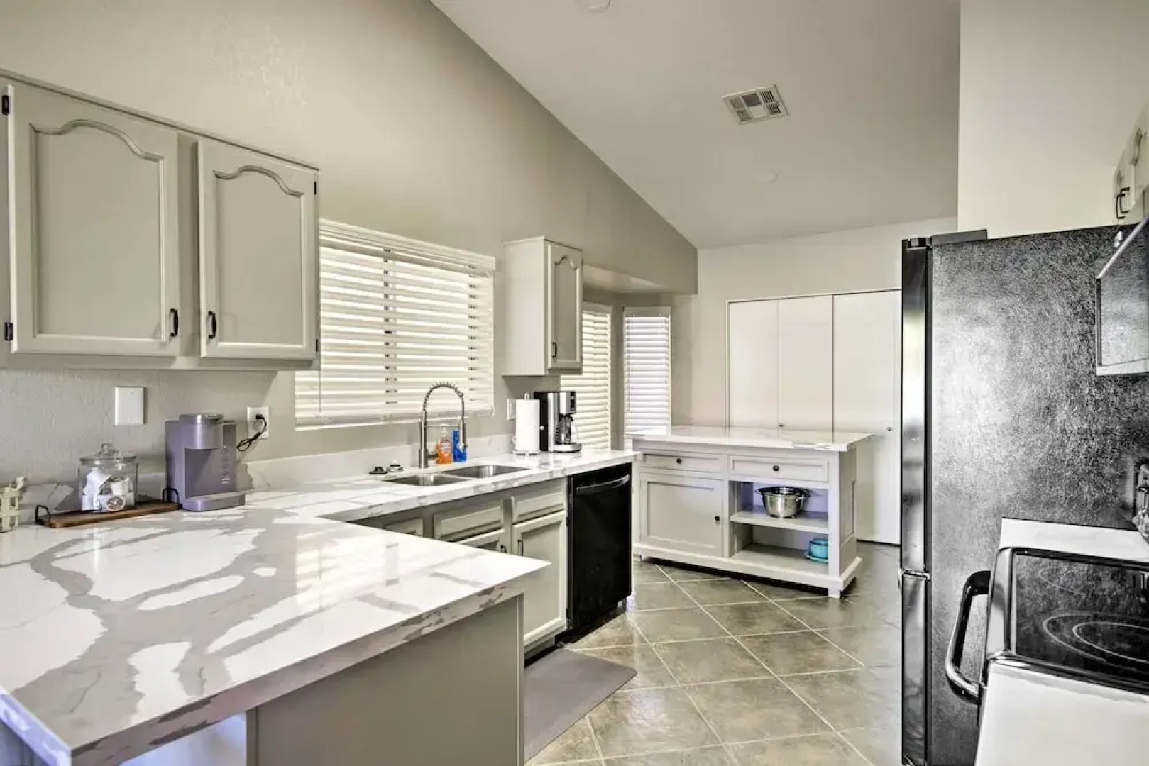 Gilbert Home w/ Private Pool & Putting Green!