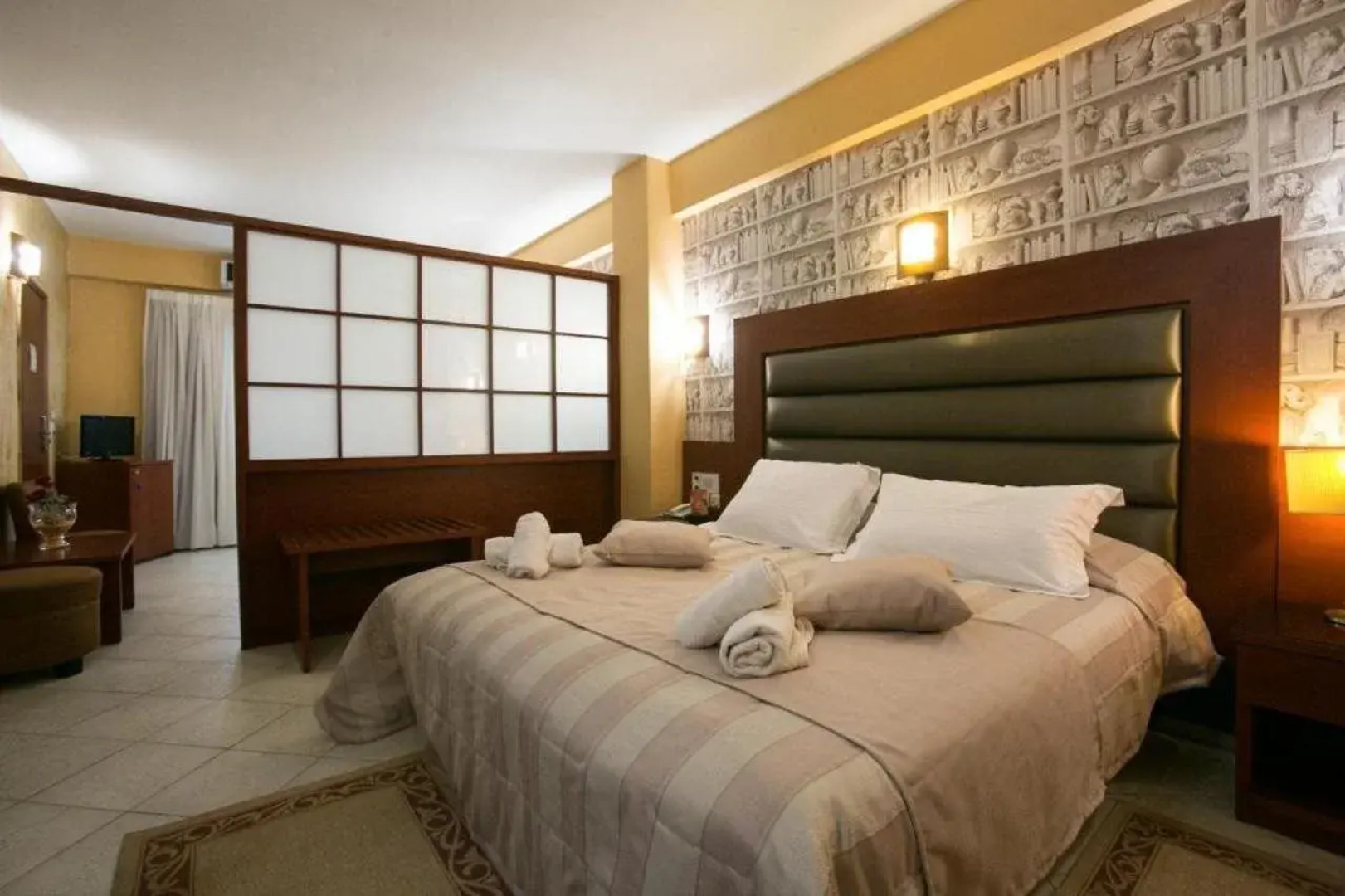 City Life Port Hotel