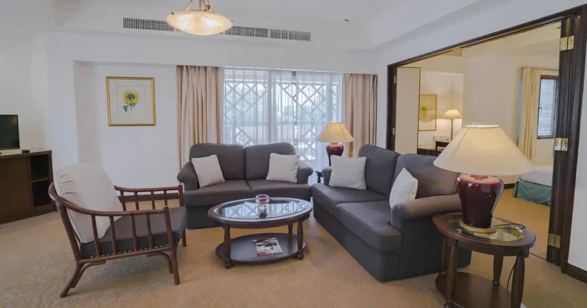 Ambassador Row Hotel Suites by Lanson Place