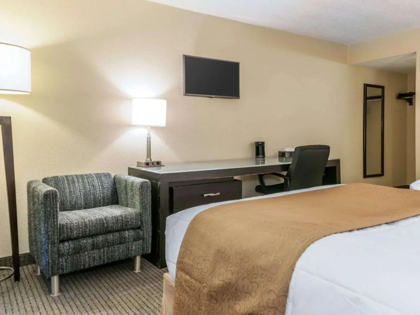 BlissPoint Inn Northwest Indianapolis