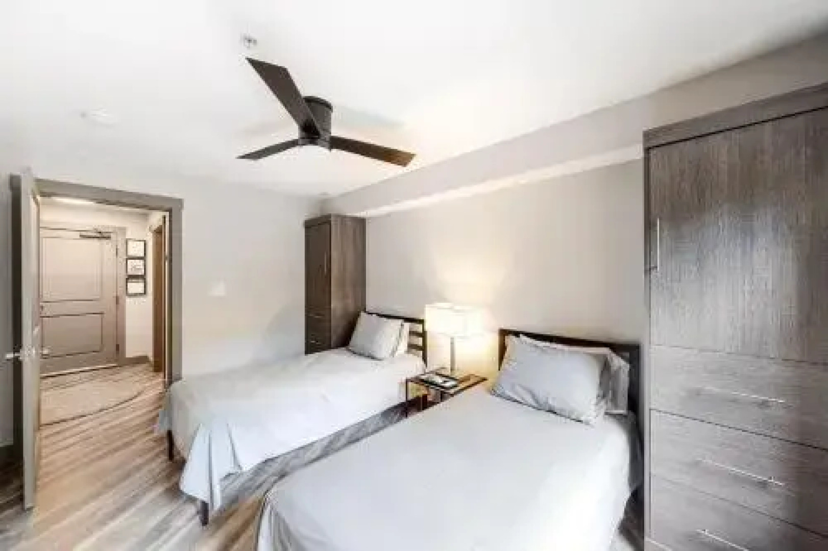 Eagle Springs East 206: White Fir Suite